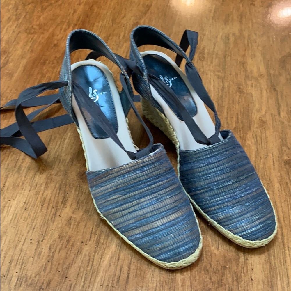 Life Stride wedge strap shoes. Size 8.5/9.